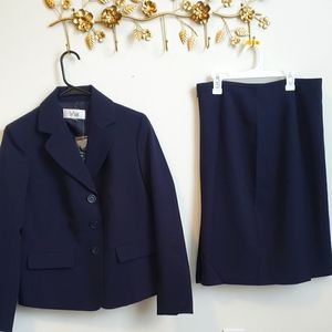 Le Suit Woman's Navy Blue Skirt Suit